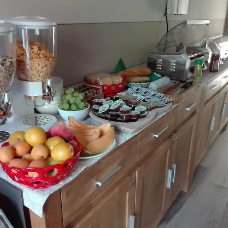 לינה וארוחת בוקר Eden 4*