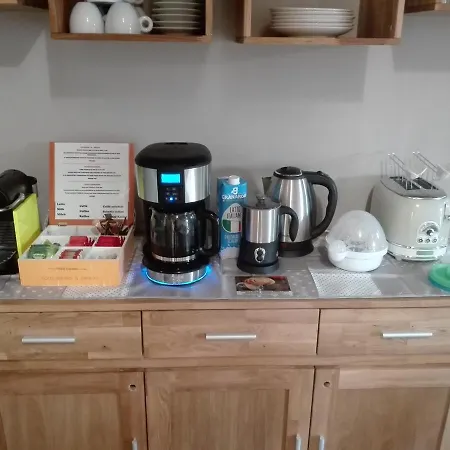 לינה וארוחת בוקר Eden קנוביו