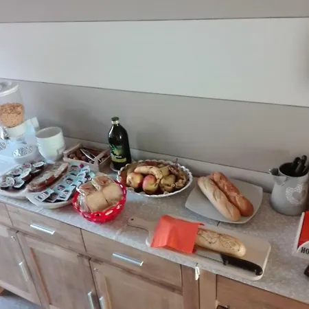 לינה וארוחת בוקר Eden קנוביו