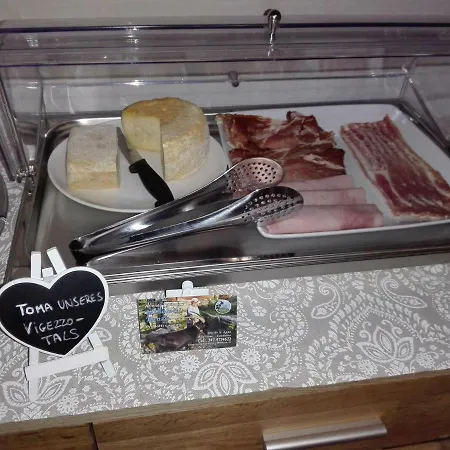 לינה וארוחת בוקר Eden קנוביו