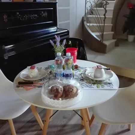 Eden לינה וארוחת בוקר 4*